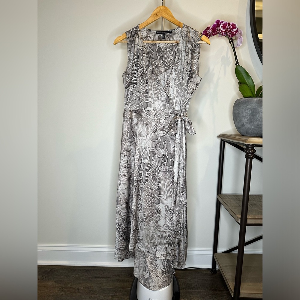 White House Black Market Wrap Dress - size 4 - EUC